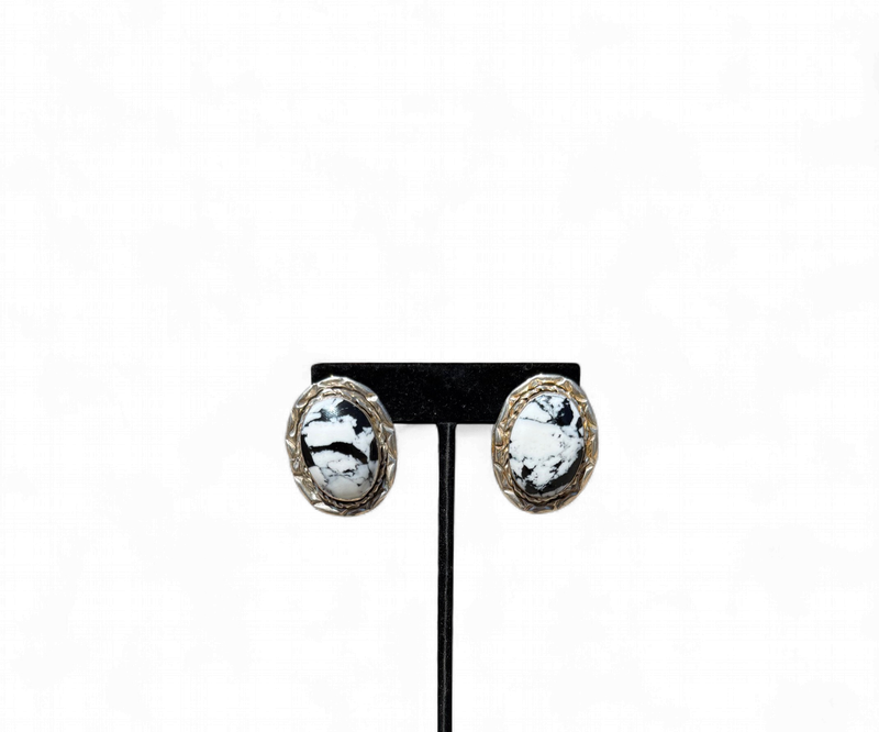 047194 SG0819 White Buffalo Earrings