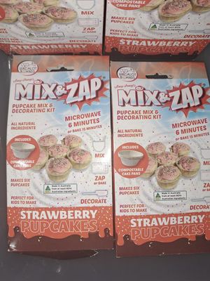 Strawberry Pup Cake Kit