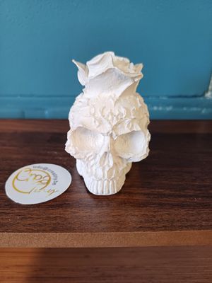 Gipsen beeldje Skull met roos