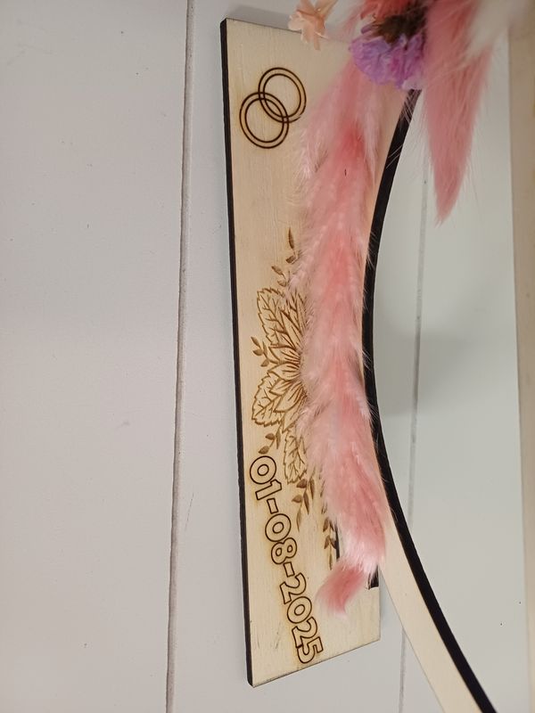 Houten naamcirkel op voet