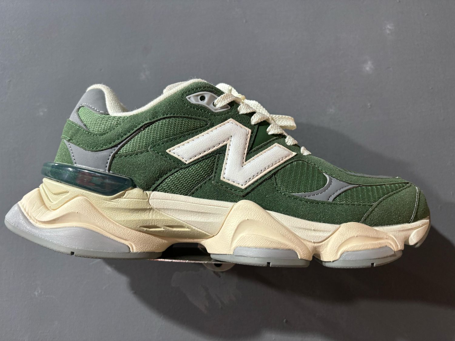 New Balance 9060 Nori