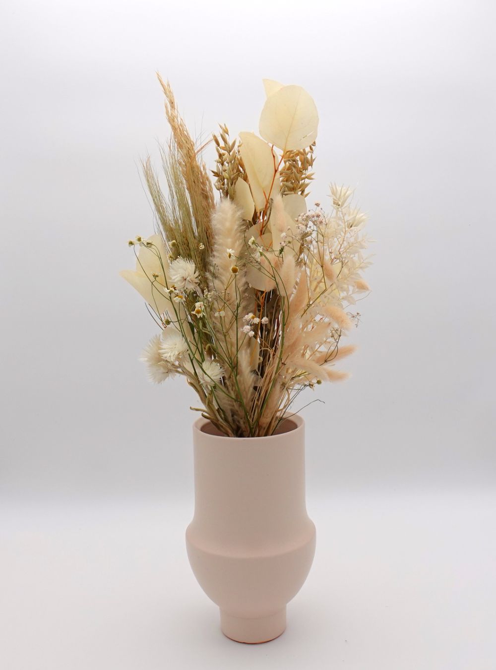 Snøhvit – Elegant Dried Flower Bouquet in White &amp; Cream
