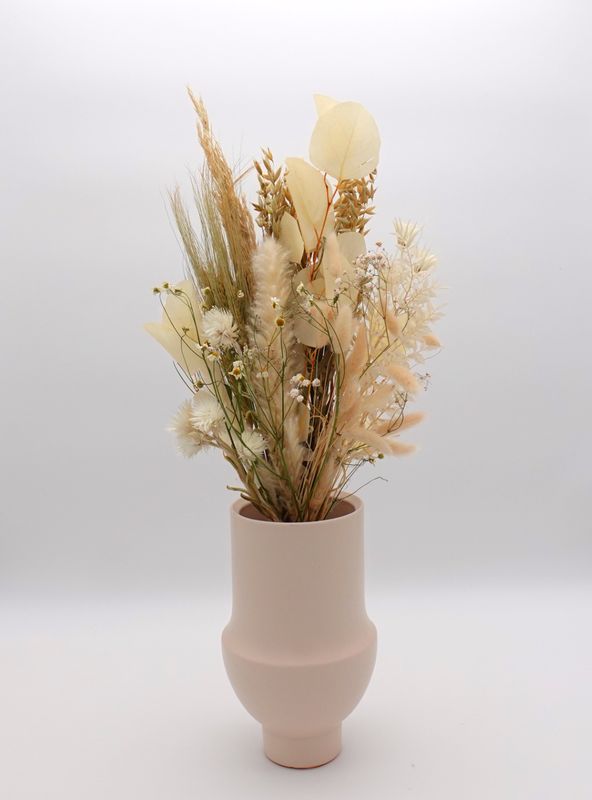 Snøhvit – Elegant Dried Flower Bouquet in White &amp; Cream