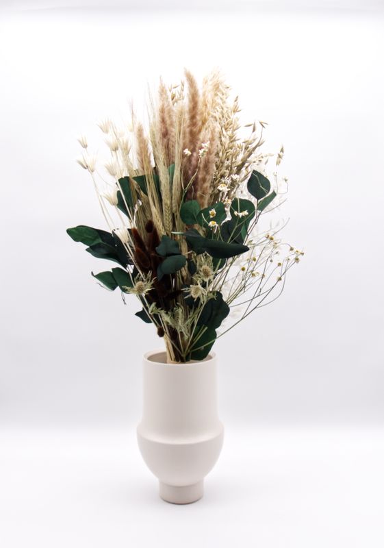 Natural bouquet in earthy tones