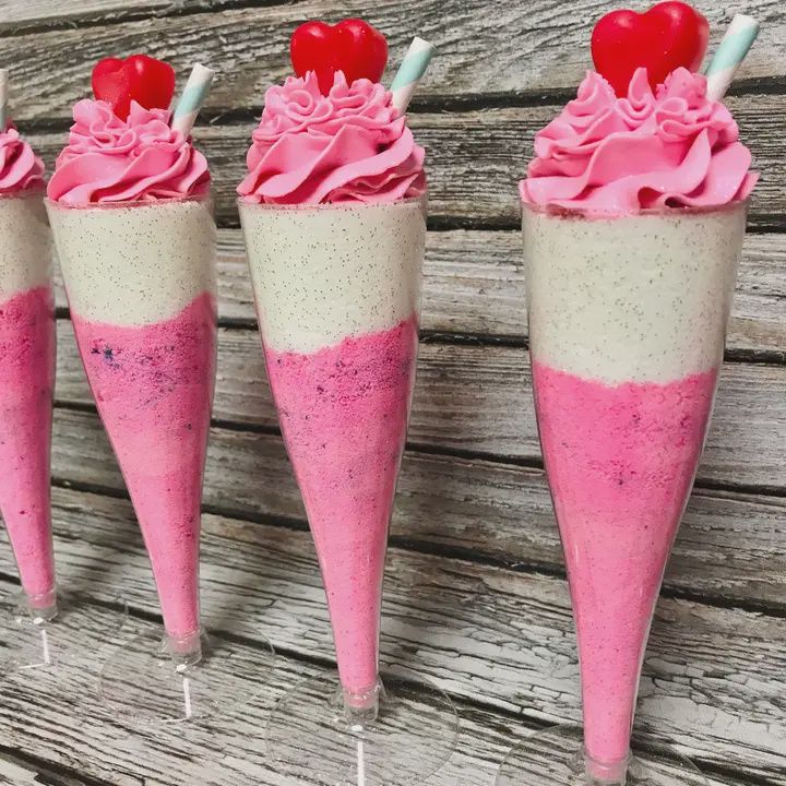 Sweetheart Bellini Bath Bomb with Bubble Frosting