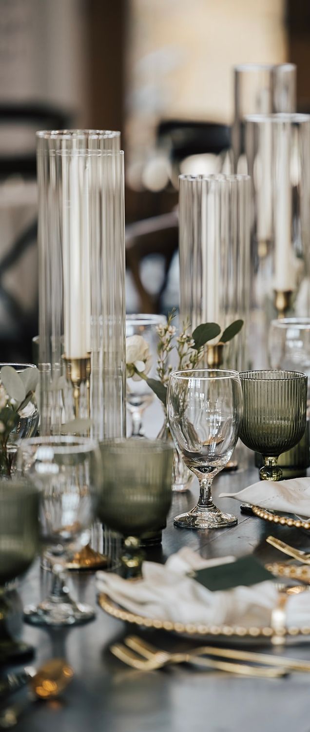 𝑪𝒆𝒏𝒕𝒆𝒓𝒑𝒊𝒆𝒄𝒆-Gold Candlesticks with Clear Glass 𝑹𝑰𝑩𝑩𝑬𝑫 Chimneys/Hurricane Shades Open End Design-𝑠𝑒𝑡 𝑜𝑓 𝑡ℎ𝑟𝑒𝑒 / 15”, 17”, 19”x 3.5”