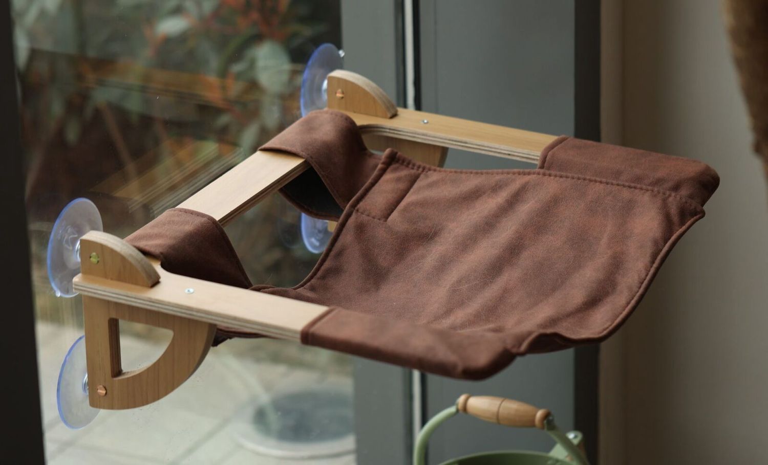 82033 RAAMBED HANGMAT BRUIN 50*40*23CM 440050000