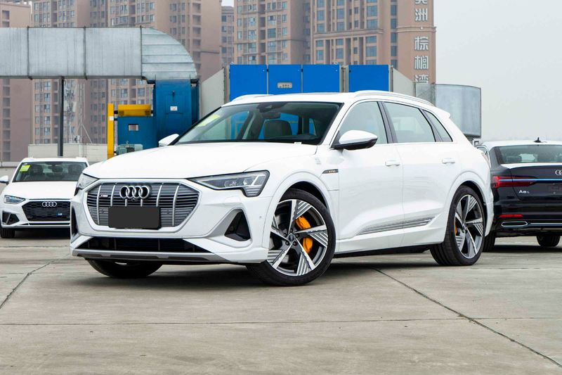AUDI E TRON