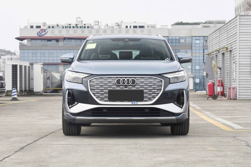 AUDI Q4 E TRON