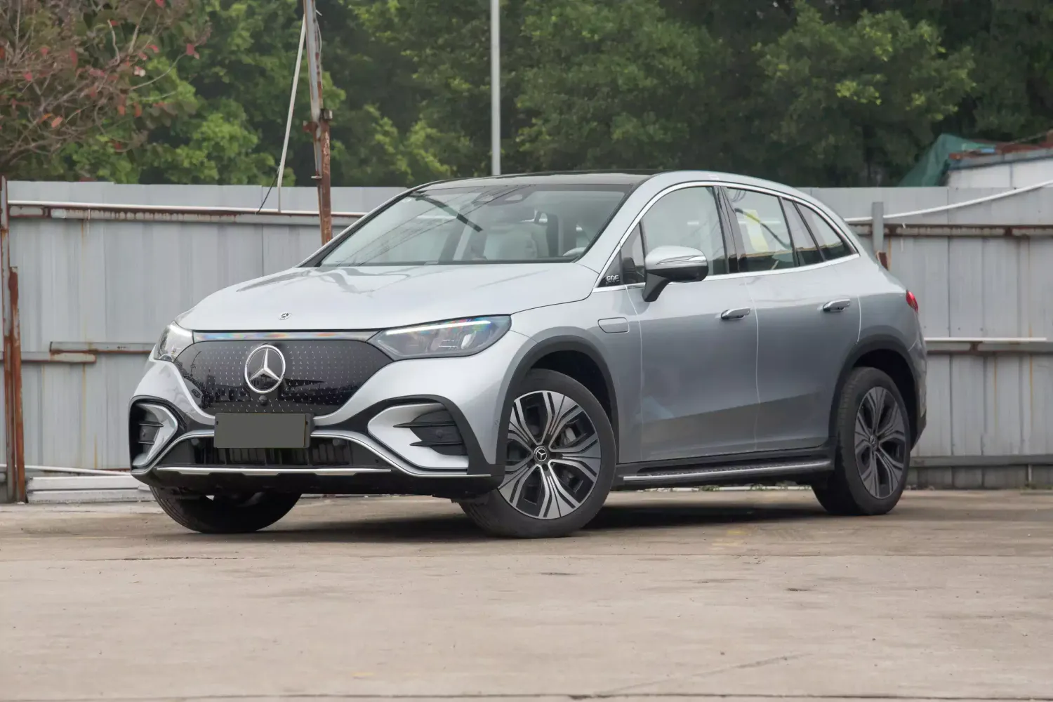 MERCEDES BENZ EQE