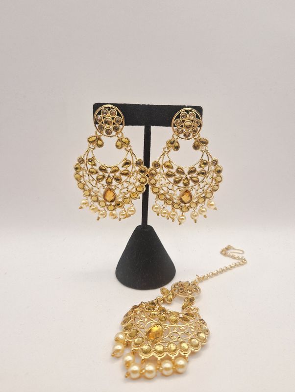 Gold maang tikka set