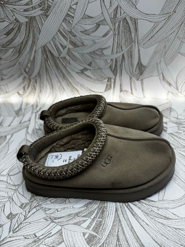 UGG 101004