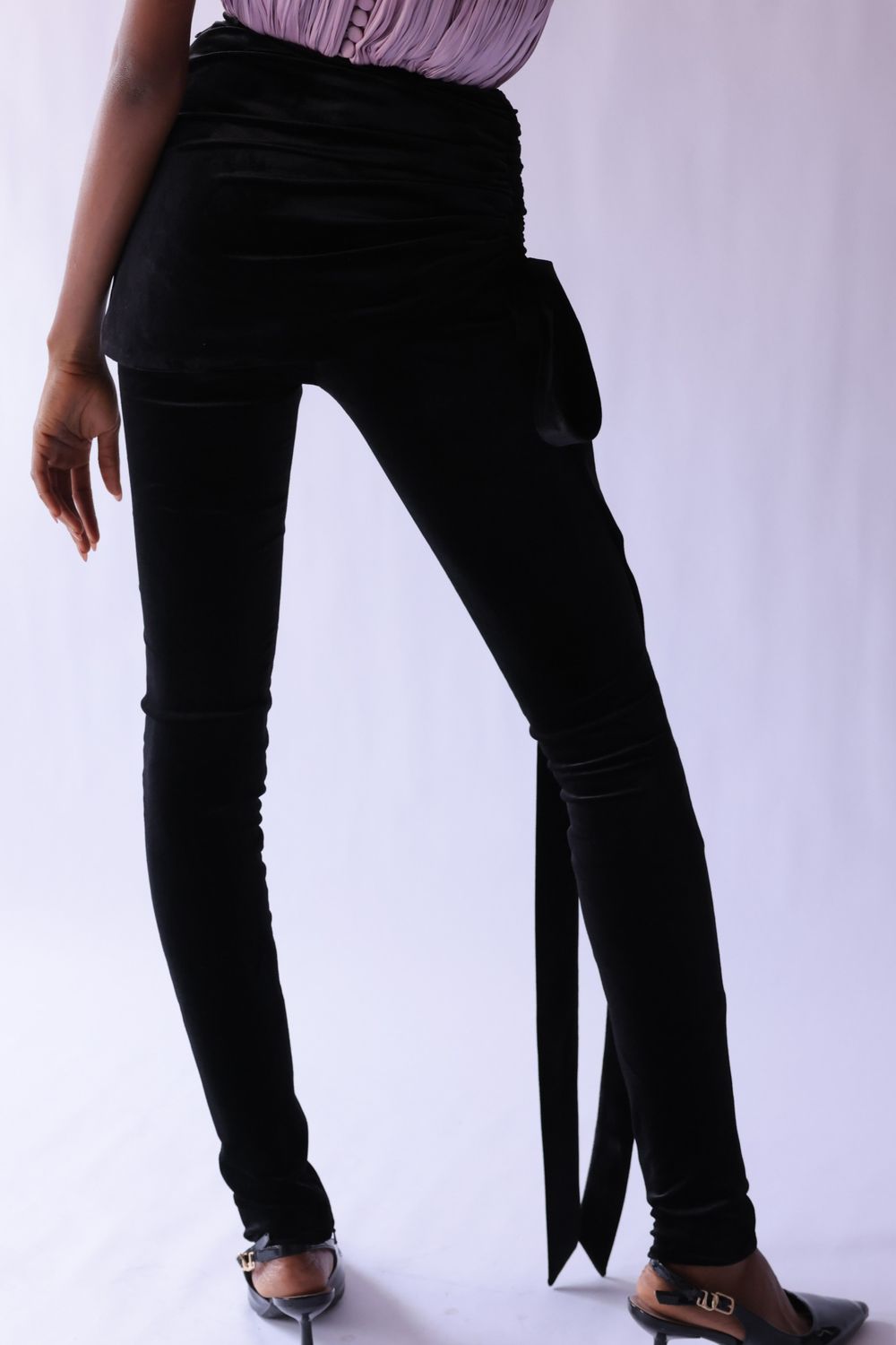 FITTED VELVET PANTS.