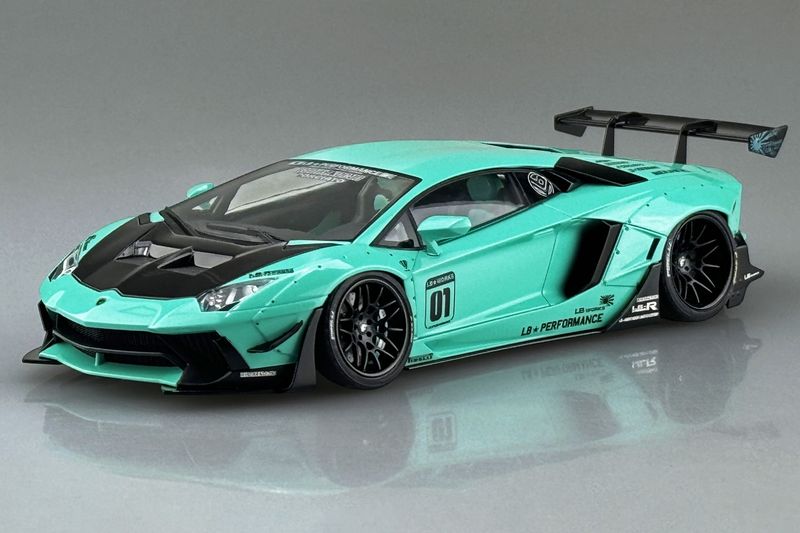 Aoshima LB-WORKS 1/24 Lamborghini Aventador Limited Edition