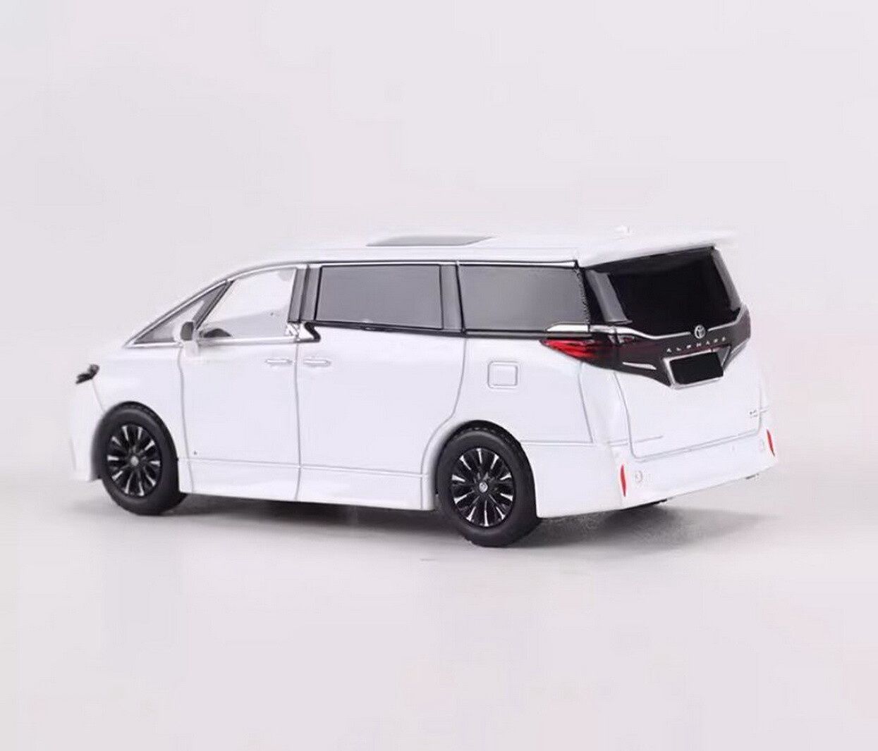 MASDI 1/64 Scale Toyota Alphard 2023 MPV, Colour: White