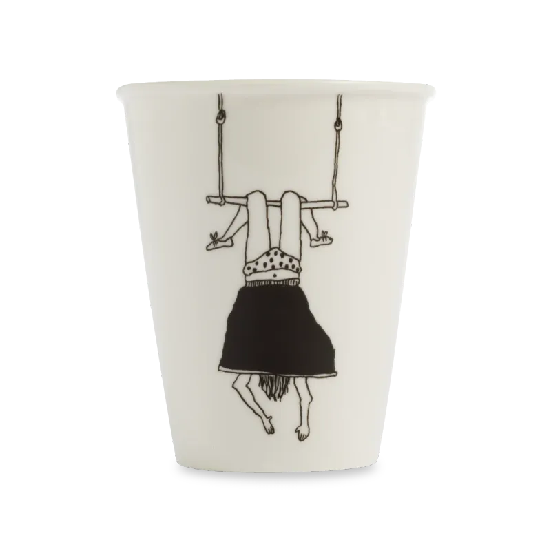Helen b - Beker - Trapeze Girl