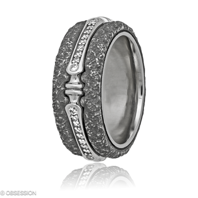 Gremlin Partnerring mit Goldherz-Motiv in Weissgold und Edelstahl, mit einer Ringbreite von 8.5mm u…