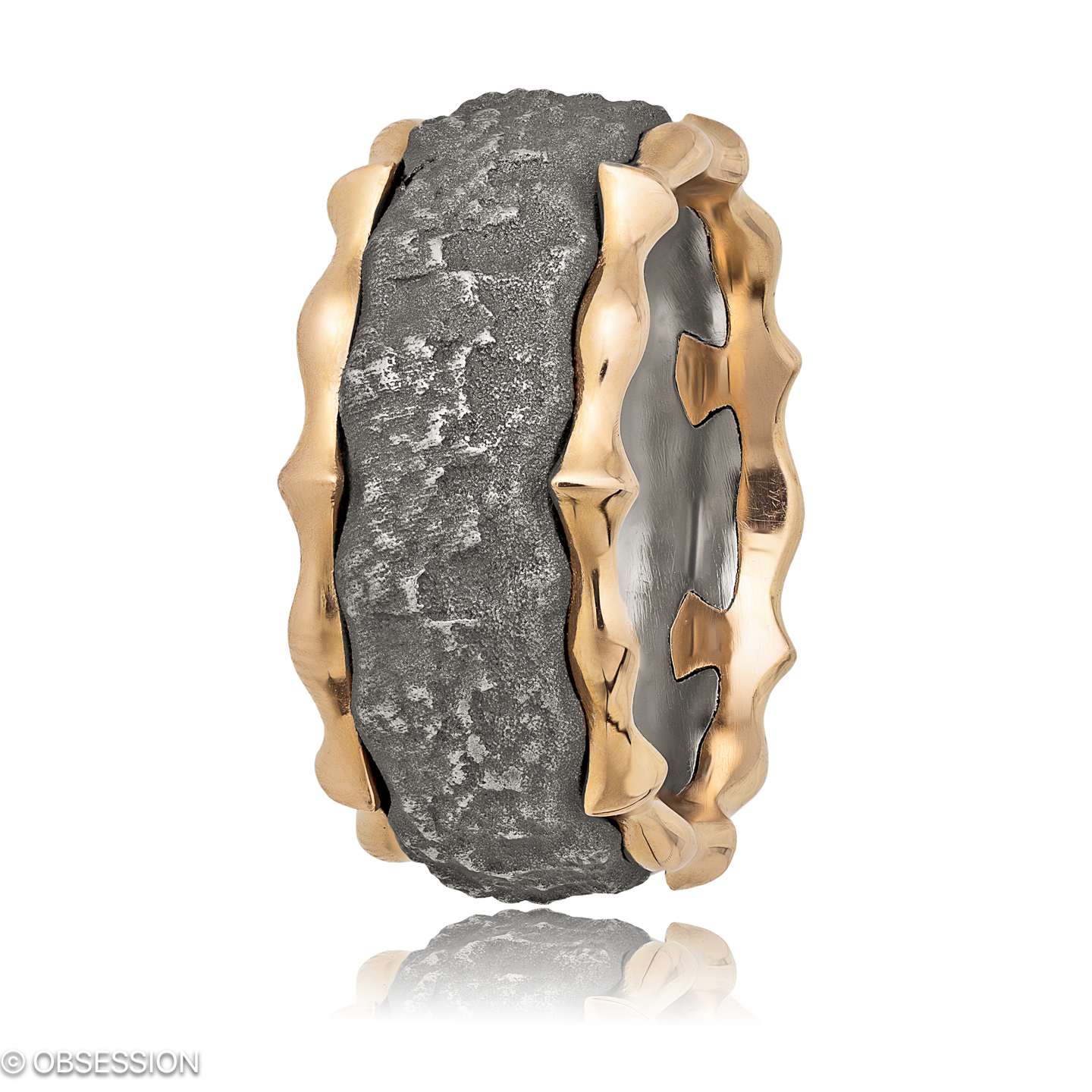 Eisenherz Partnerring in Rotgold und Edelstahl, mit einer Ringbreite von 12mm und einer Ringgrösse …