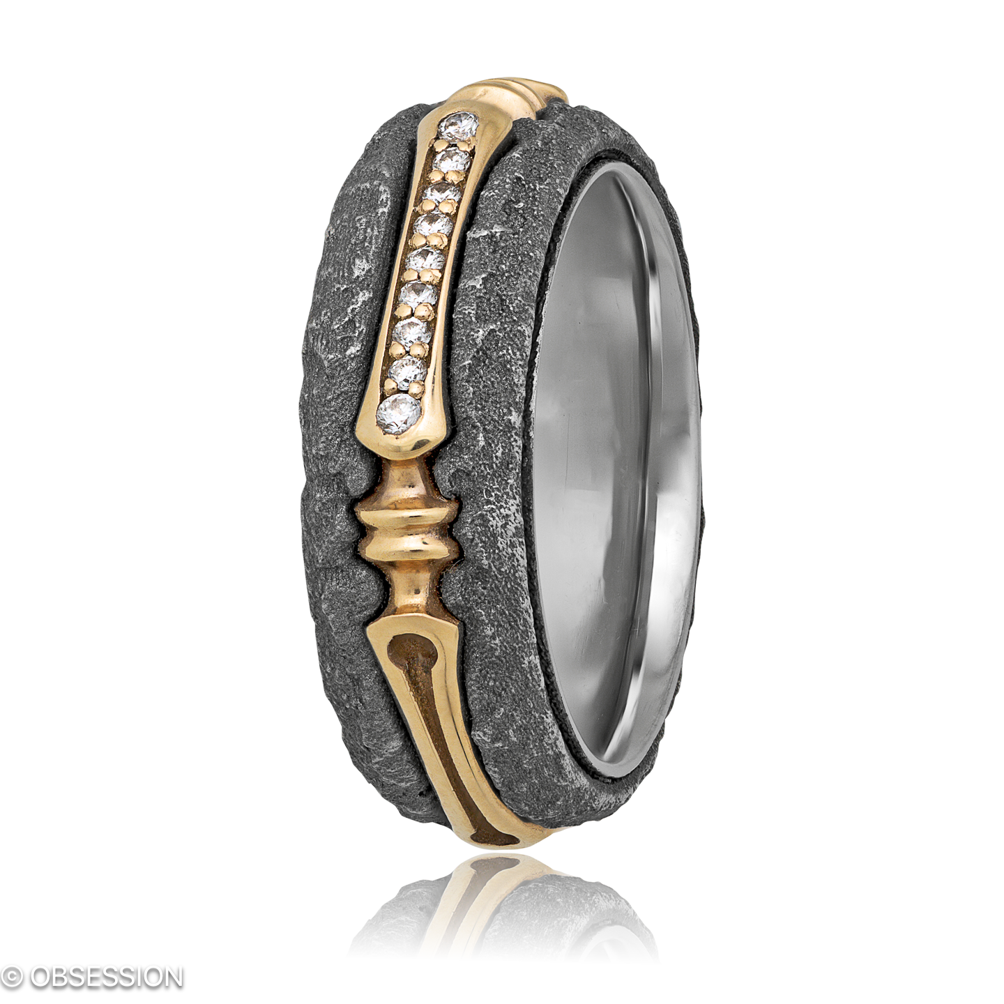Gremlin Partnerring mit Goldherz-Motiv in Rotgold und Edelstahl, mit einer Ringbreite von 7mm und e…