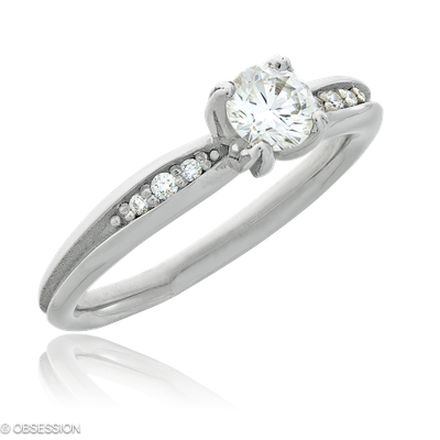 Herzstück Solitaire in Weissgold, mit einer Ringbreite von 2.3mm und einer Ringgrösse von 52