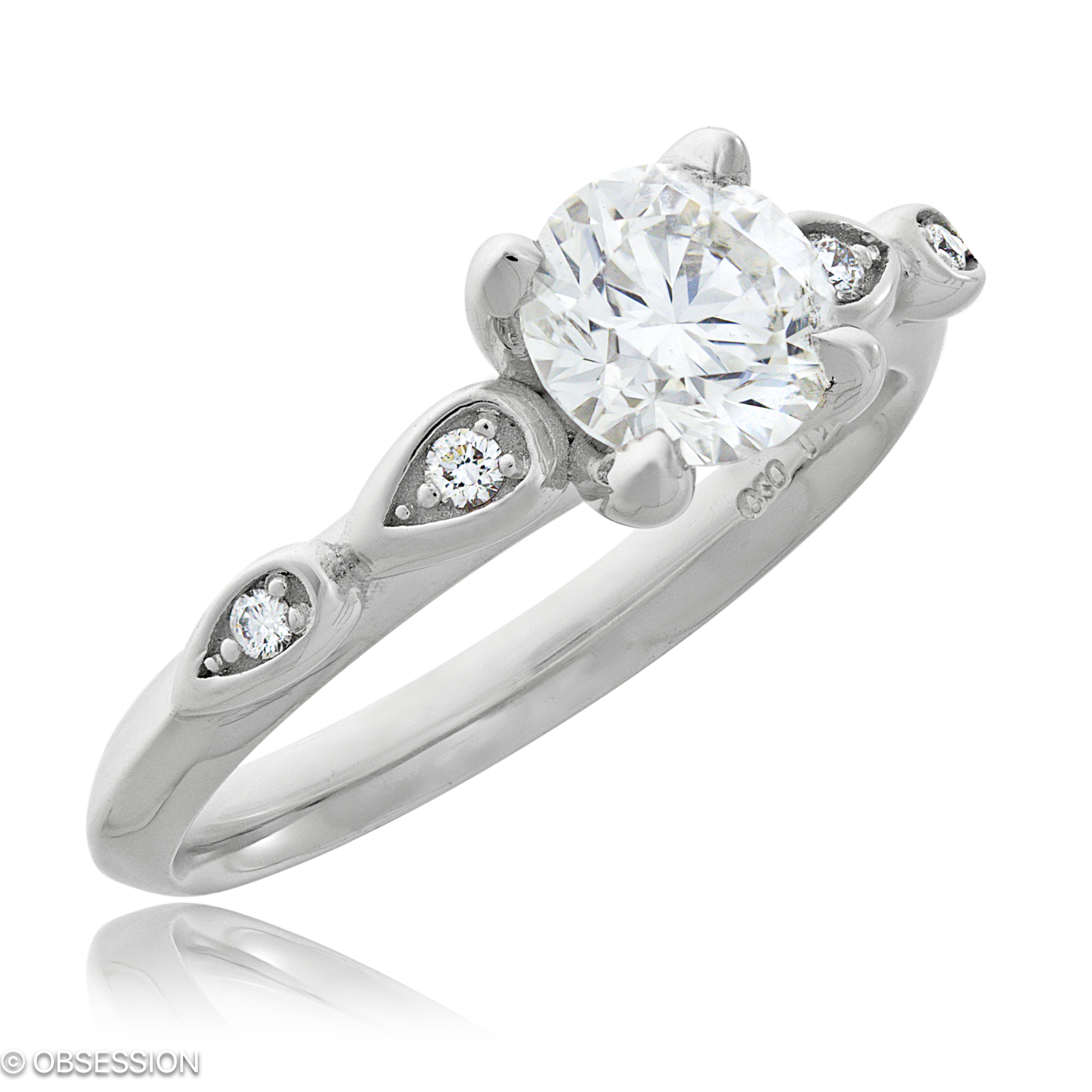 Trinity Solitaire in Weissgold, mit einer Ringbreite von 2mm und einer Ringgrösse von 52