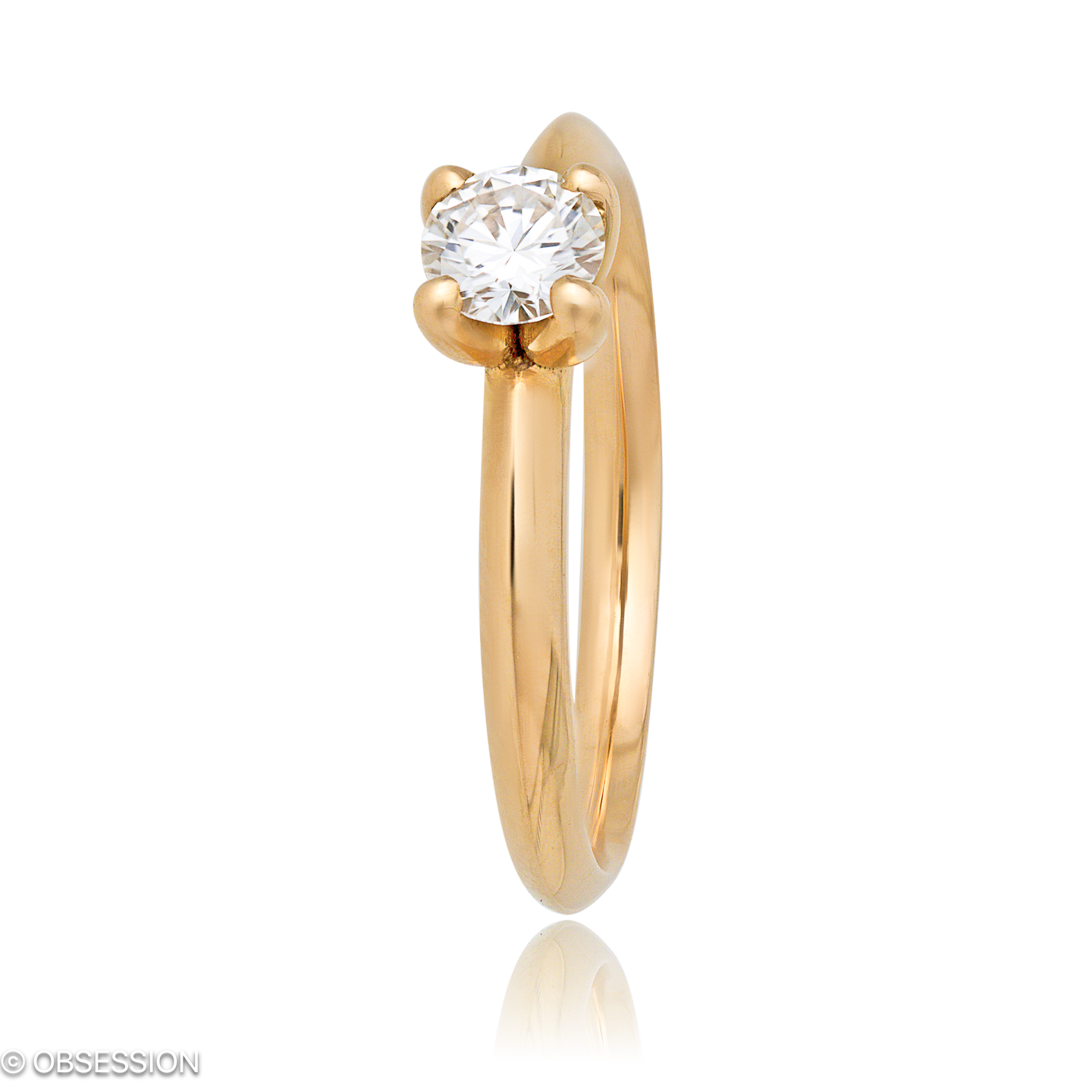 Trinity Solitaire in Rotgold, mit einer Ringbreite von 2mm und einer Ringgrösse von 52