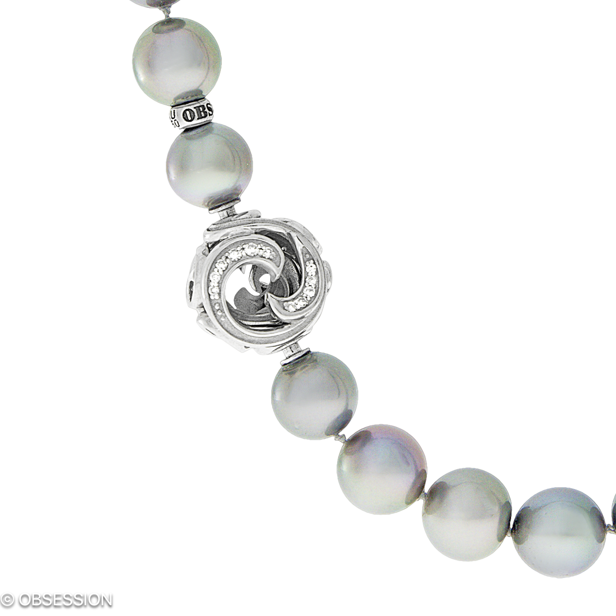 Gipsy Perlcollier in Weissgold, mit einer Länge von 430mm.