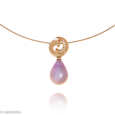 Gipsy Anhänger mit Kette in Rotgold, mit einer Länge von 420mm.