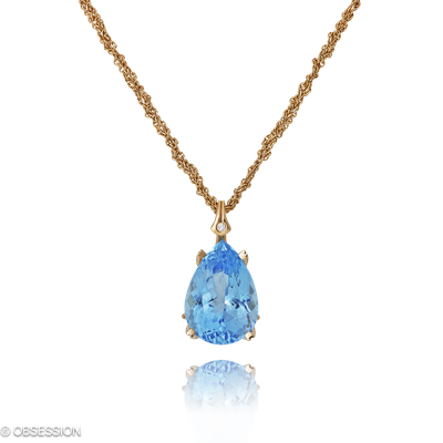 Gremlin Anhänger mit Kette in Rotgold, mit einer Länge von 485mm.
