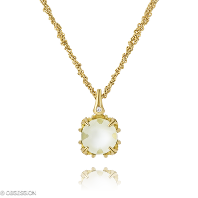 Gremlin Anhänger in Gelbgold, mit einer Länge von 500mm.