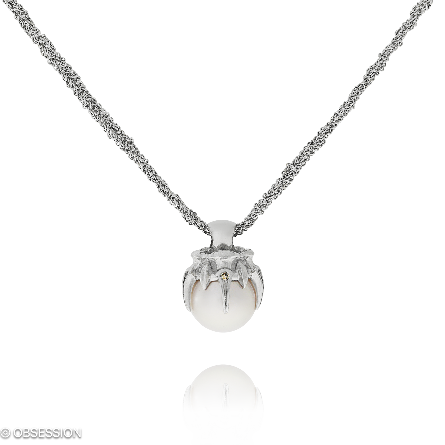 Gremlin Anhänger mit Kette in Weissgold, mit einer Länge von 580mm.