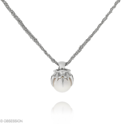 Gremlin Anhänger mit Kette in Weissgold, mit einer Länge von 580mm.