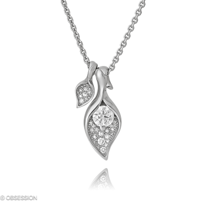 Kalla Anhänger mit Kette in Weissgold, mit einer Länge von 530mm.