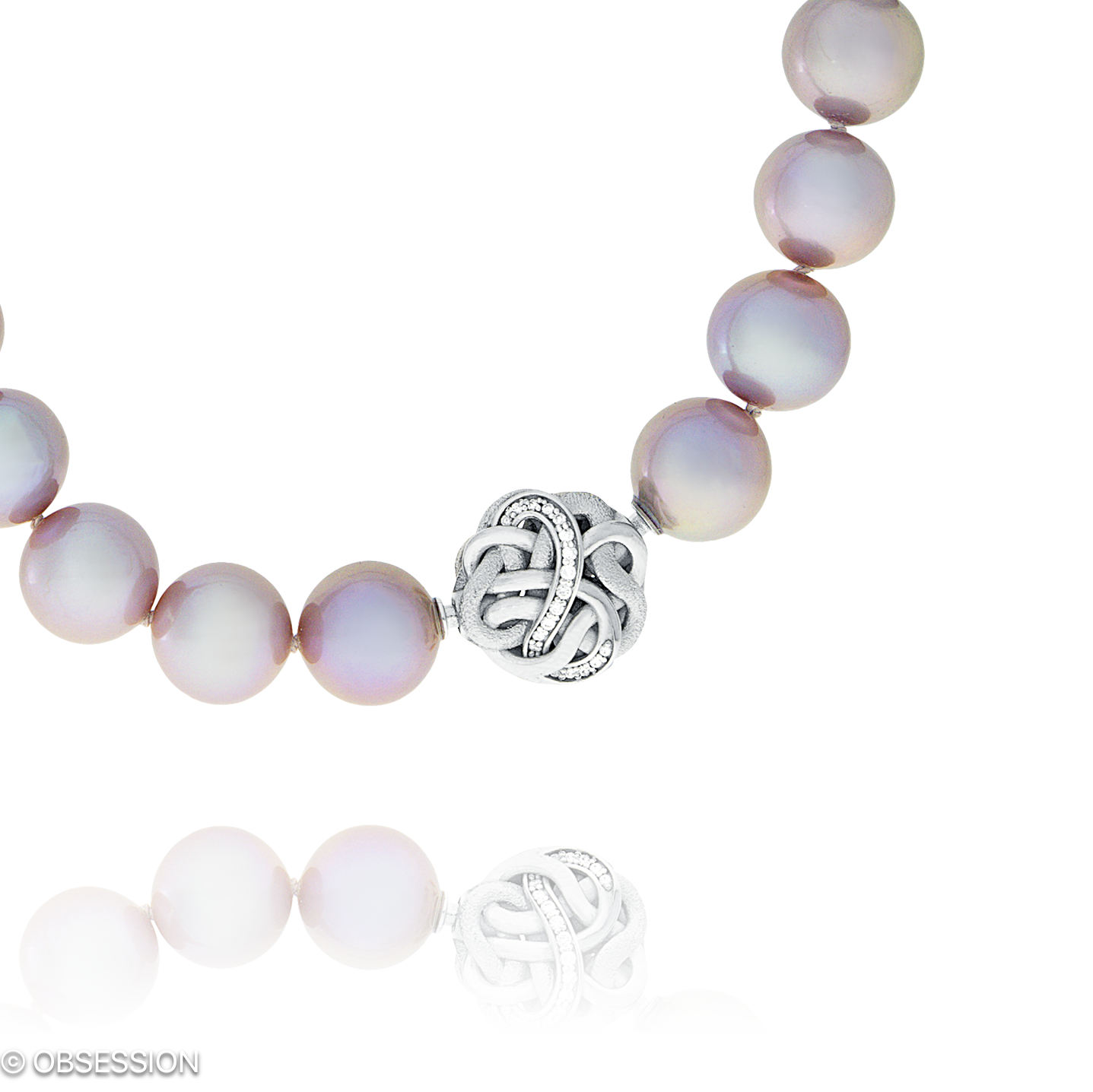 Unendliche Geschichte Perlcollier in Rotgold und Weissgold, mit einer Länge von 400mm.