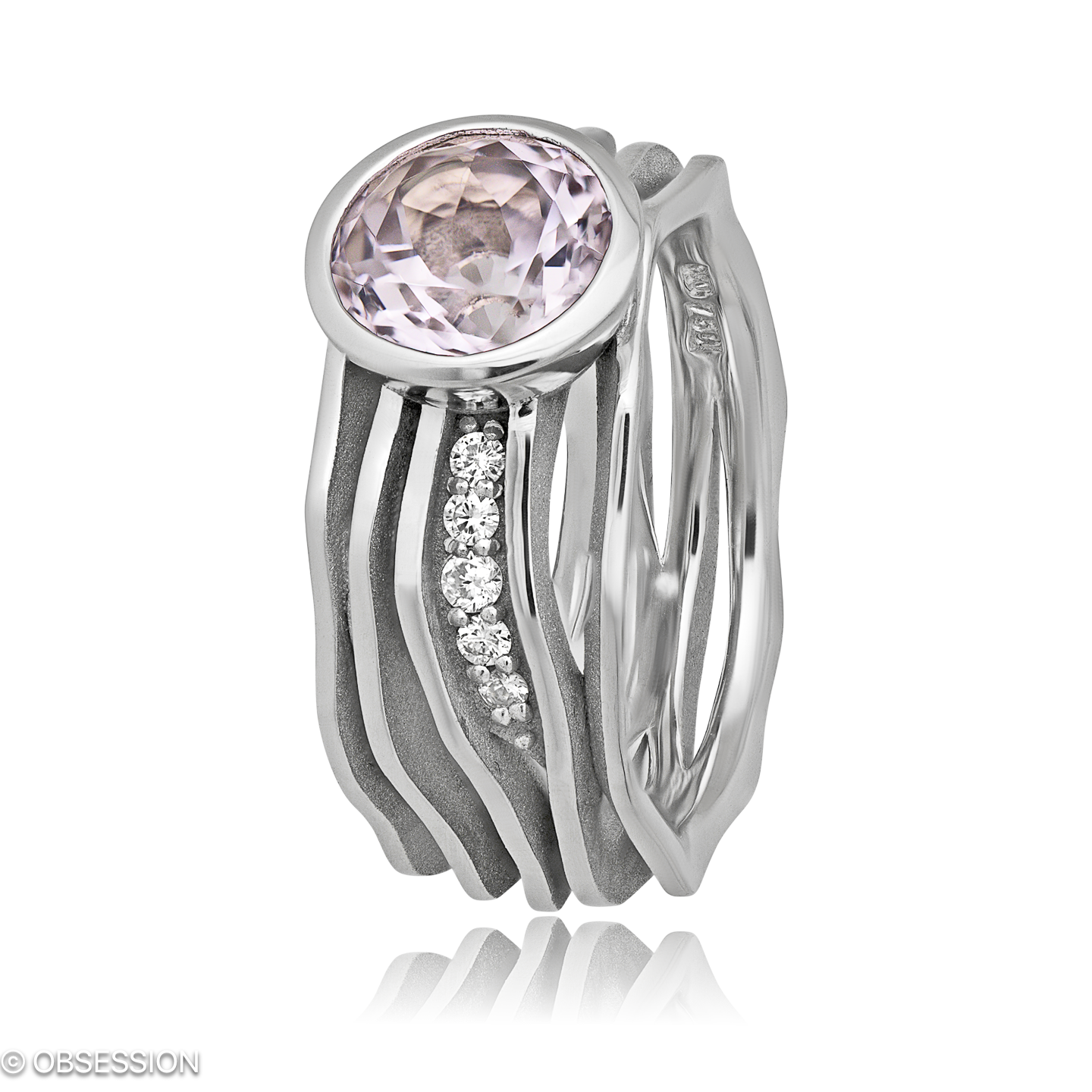 Himalaja Schmuckring in Weissgold, mit einer Ringbreite von 9mm und einer Ringgrösse von 52