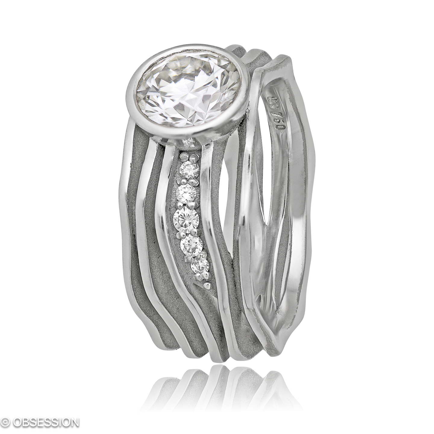 Himalaja Schmuckring in Weissgold, mit einer Ringbreite von 9mm und einer Ringgrösse von 52