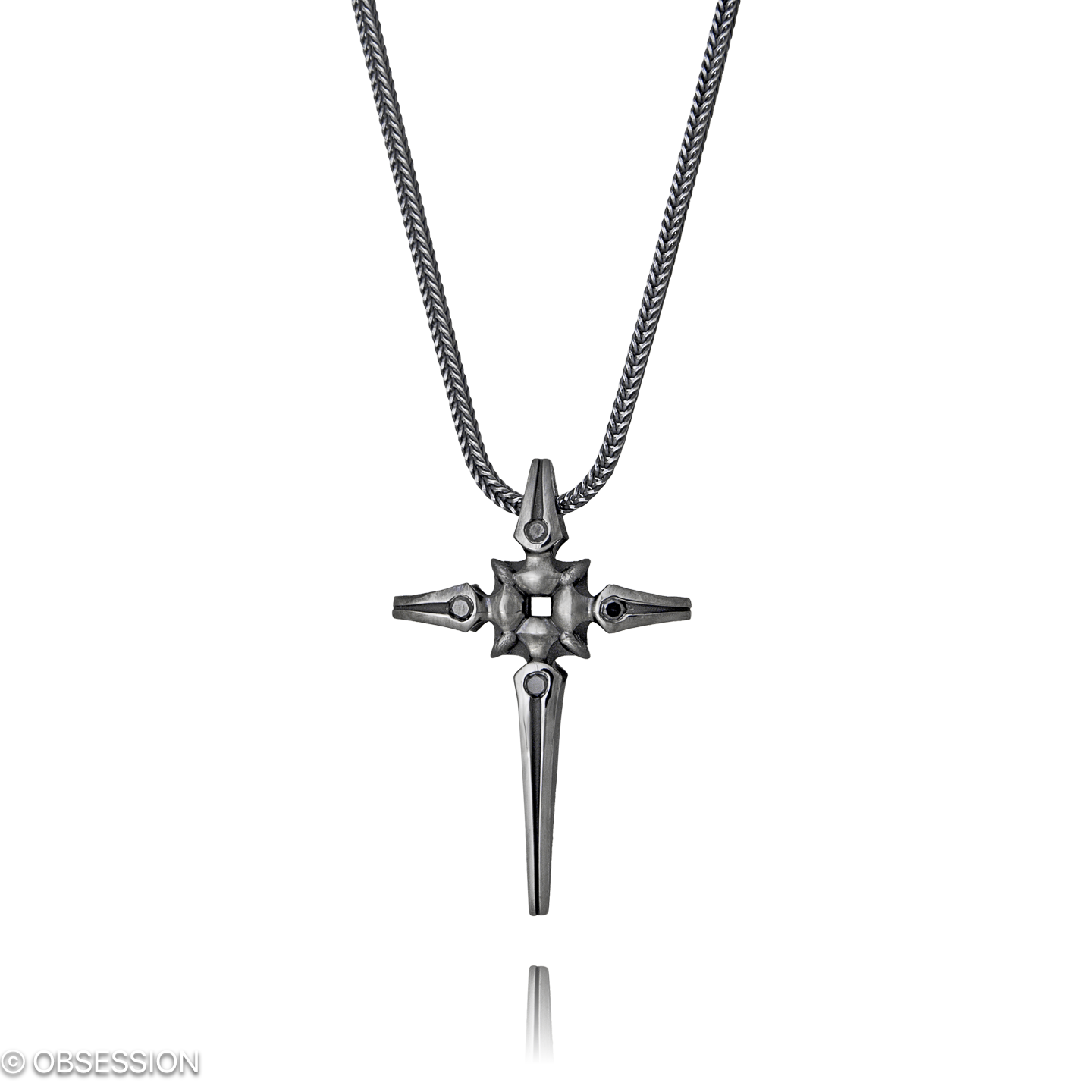 Gremlin Anhänger mit Kette mit Kreuz-Motiv in Silber, mit einer Länge von 700mm.