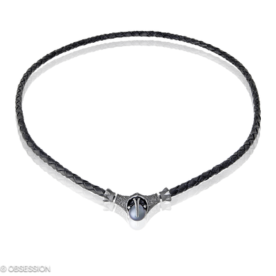 Gremlin Ledercollier in Silber, mit einer Länge von 470mm.