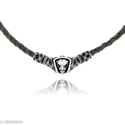 Mikrokosmos Ledercollier mit Schädel-Motiv in Silber, mit einer Länge von mm.