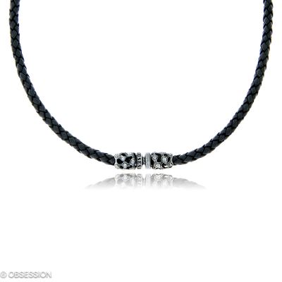 Mikrokosmos Ledercollier in Silber, mit einer Länge von 400mm.