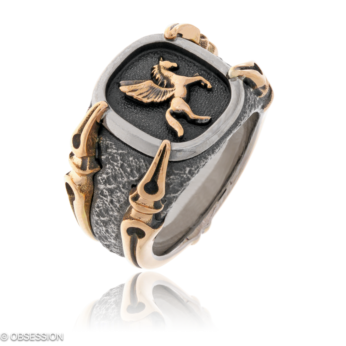 Gremlin Wappenring in Weissgold und Rotgold, mit einer Ringbreite von 17mm und einer Ringgrösse von…