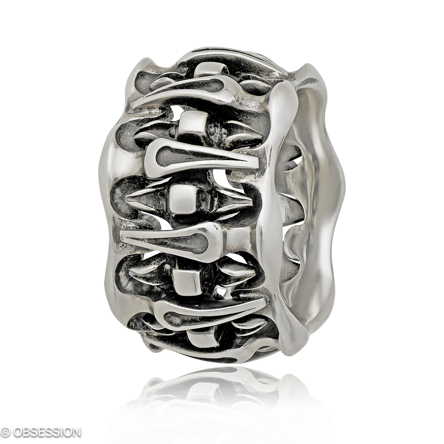 Gremlin Schmuckring in Silber, mit einer Ringbreite von 16mm und einer Ringgrösse von 62