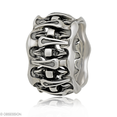 Gremlin Schmuckring in Silber, mit einer Ringbreite von 16mm und einer Ringgrösse von 62