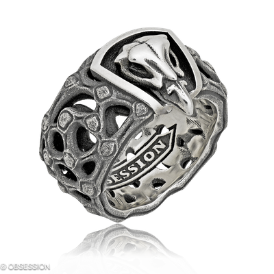 Mikrokosmos Schmuckring mit Schädel-Motiv in Silber, mit einer Ringbreite von 15mm und einer Ringgr…