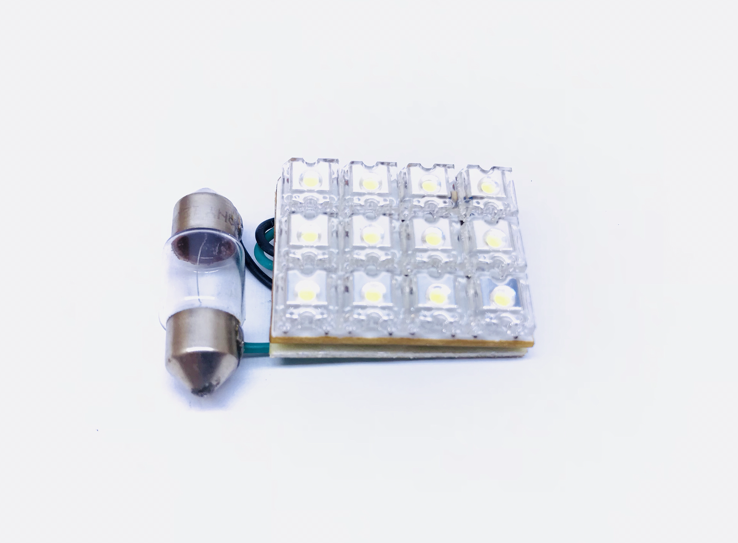CEILING CAR 12 LED 4P WHITE COLOR 12V DC CEILING CAR 12 LED 4P WHITE COLOR 12V DC