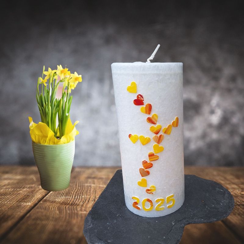Osterkerze gelbe Herzen 2025