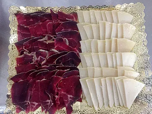 Bandeja Cecina+Queso