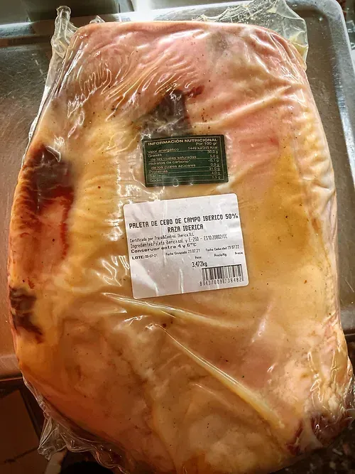 Paleta ibérica cebo campo deshuesada y pelada 2.800 kg Extremadura