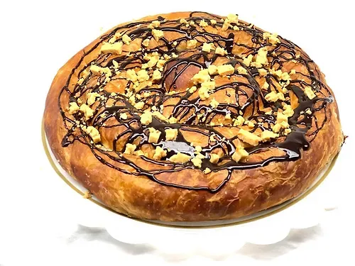 Ensaimada de chocolate negro y turrón de jijona