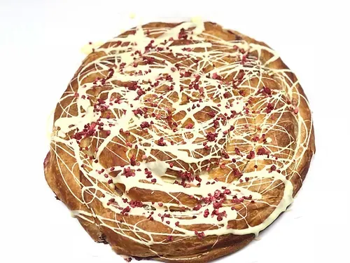 Ensaimada de frambuesa y chocolate blanco